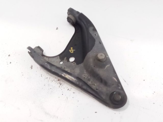 Braço oscilante inferior esquerdo de suspensão dianteira 545017081R RENAULT