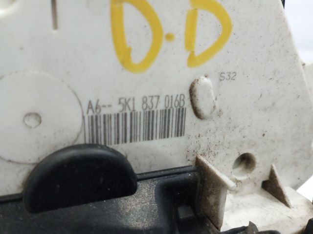 Fecho da porta dianteira direita 5K1837016B VAG