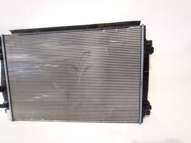 Radiador de esfriamento de motor 5Q0121251GR VAG