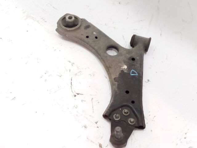 Braço oscilante inferior direito de suspensão dianteira 68318010AE CHRYSLER