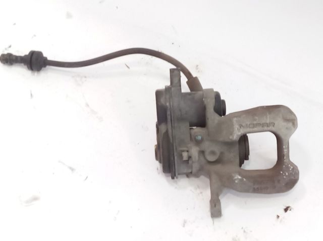 Suporte do freio traseiro esquerdo 68338709AA CHRYSLER