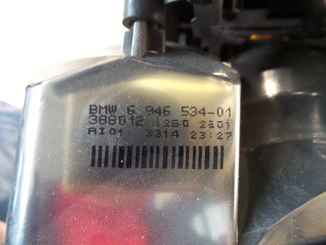 Lanterna traseira direita externa 694653401 BMW