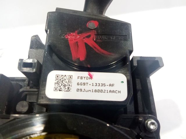 Comutador esquerdo instalado na coluna da direção 6G9T13335AF FORD