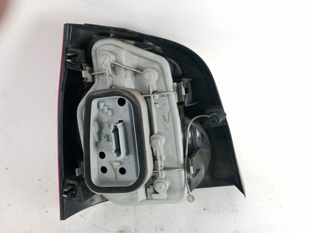 Lanterna traseira direita 6Q6945096G VAG