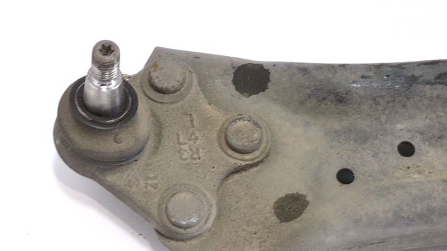 Braço oscilante inferior esquerdo de suspensão dianteira 6R0407151F VAG