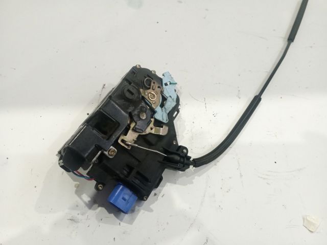 Fecho da porta traseira esquerda 7L0839015 VAG