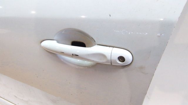 Porta dianteira esquerda 801015772R RENAULT