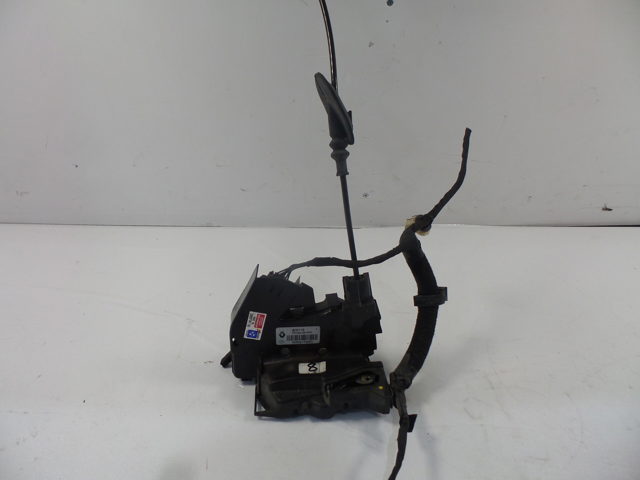 Fecho da porta dianteira direita 805021559R RENAULT