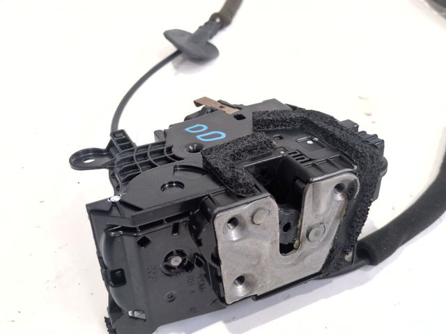 Fecho da porta dianteira direita 805022764R RENAULT