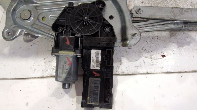 Mecanismo de acionamento de vidro da porta dianteira esquerda 807210002R RENAULT