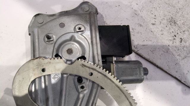 Motor de acionamento de vidro da porta dianteira direita 807300004R RENAULT