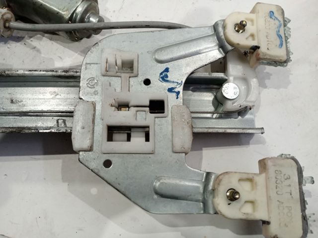 Motor de acionamento de vidro da porta traseira esquerda 8073189913 NISSAN