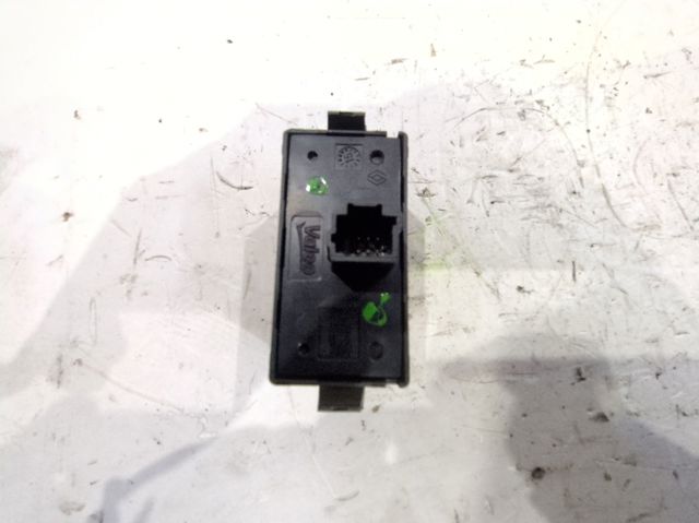Botão de ativação do sinal de emergência 8200523299 RENAULT