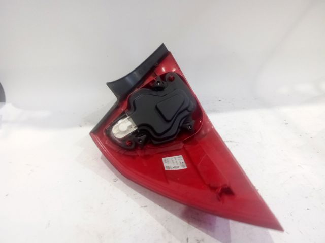 Lanterna traseira esquerda 8200757701 RENAULT