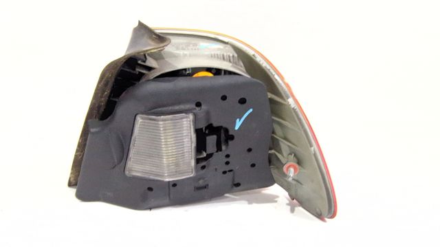 Lanterna traseira esquerda externa 8364725 BMW