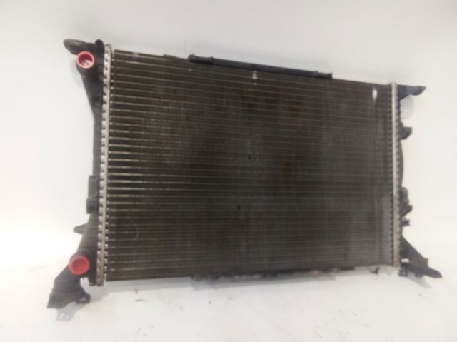 Radiador de esfriamento de motor 8K0121251R VAG
