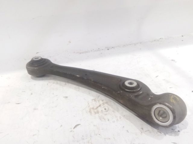 Braço oscilante inferior direito de suspensão dianteira 8K0407156B VAG