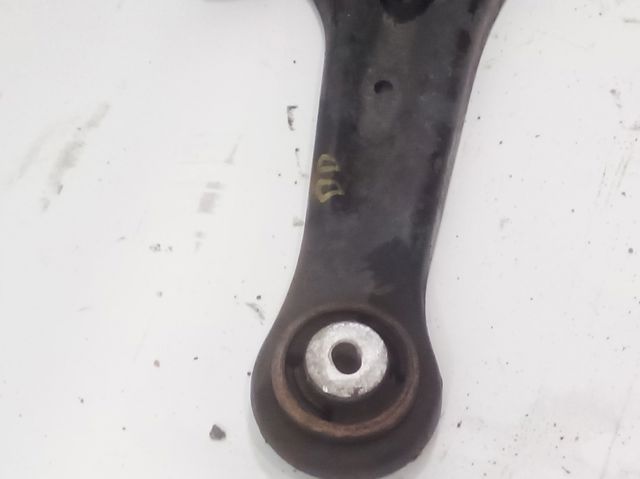 Braço oscilante inferior direito de suspensão dianteira 8V513042BH FORD