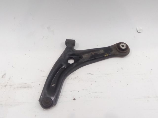 Braço oscilante inferior esquerdo de suspensão dianteira 8V513051BH FORD