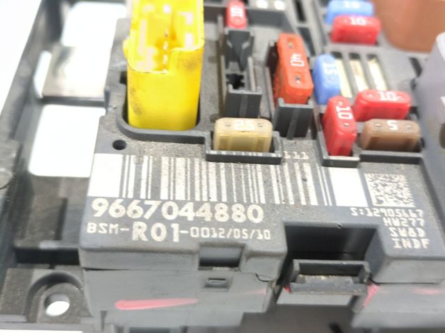 Unidade de dispositivos de segurança 9667044880 PEUGEOT
