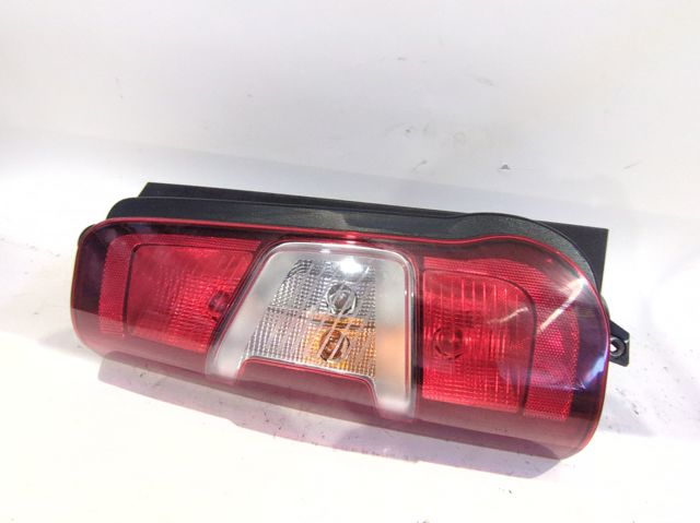 Lanterna traseira esquerda 9819235880 OPEL