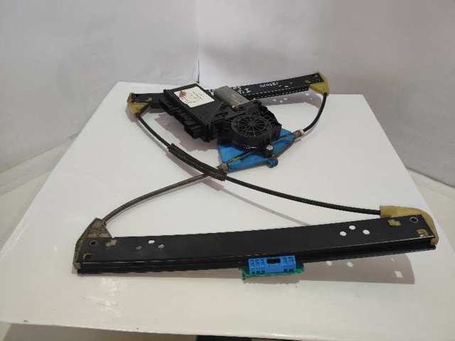Motor de acionamento de vidro da porta dianteira esquerda 0130821765 VAG