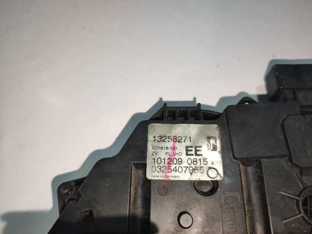 Fecho da porta dianteira esquerda 13258271 OPEL