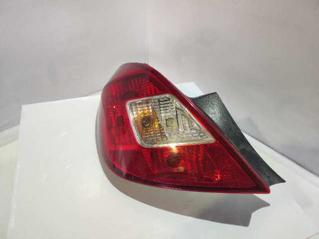Lanterna traseira esquerda 13269050 OPEL