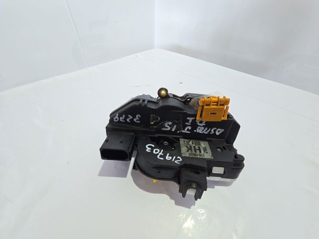 Fecho da porta dianteira esquerda 13579522 OPEL