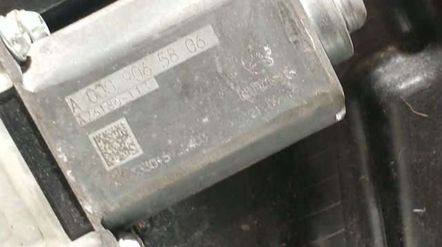 Mecanismo de acionamento de vidro da porta dianteira esquerda para Mercedes A W177