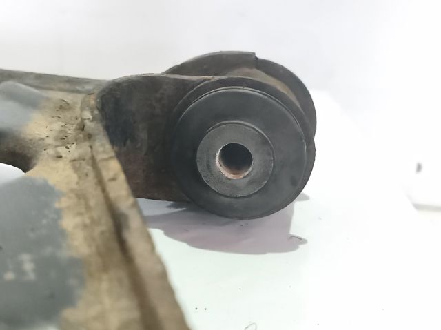 Braço oscilante inferior esquerdo de suspensão dianteira 1K0407189E VAG