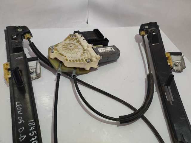 Motor de acionamento de vidro da porta dianteira direita 1P0837402E VAG