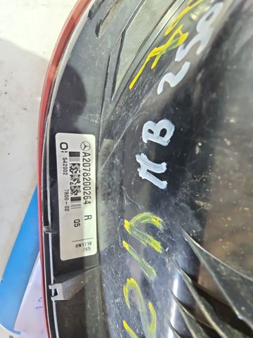 Lanterna traseira direita 2079060258 MERCEDES