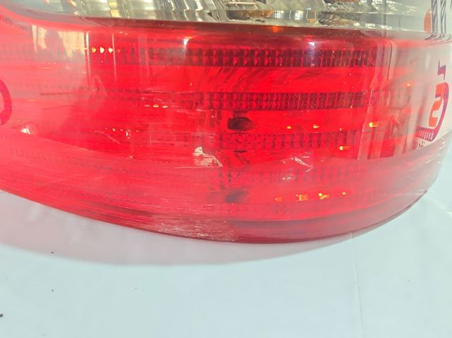 Lanterna traseira esquerda 2118200564 MERCEDES