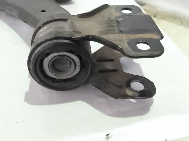 Braço oscilante inferior direito de suspensão dianteira 2172992 FORD