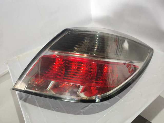 Lanterna traseira direita 24451834 OPEL