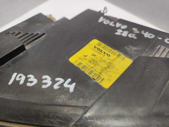 Luz direita 30698873 VOLVO