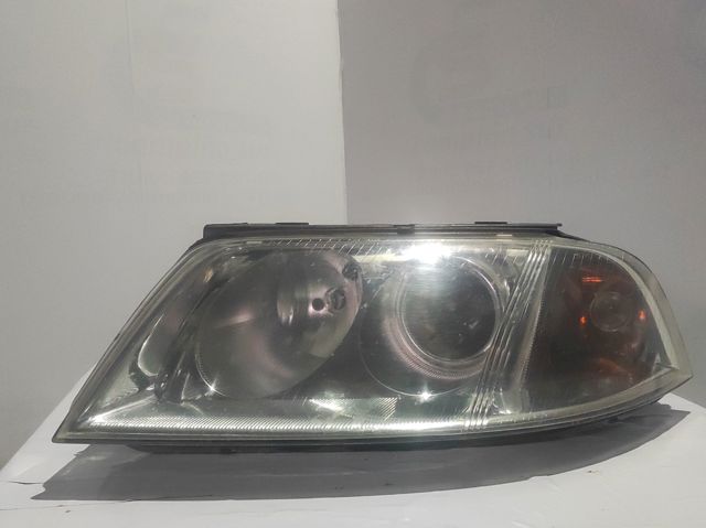 Luz esquerda 3B0941015AK VAG