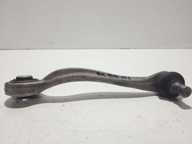 Braço oscilante superior direito de suspensão dianteira 4E0407510K VAG