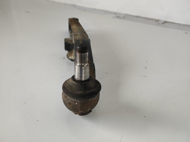 Braço oscilante inferior direito de suspensão dianteira 500334716 IVECO