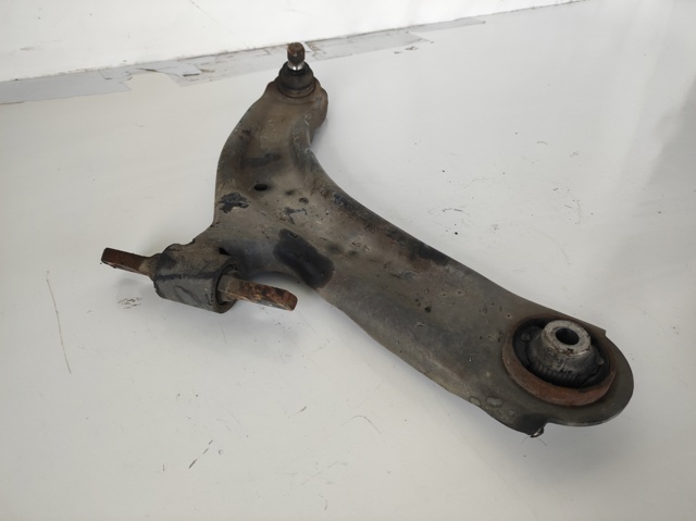Braço oscilante inferior direito de suspensão dianteira 545040445R RENAULT