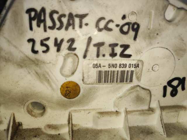 Fecho da porta traseira esquerda 5N0839015A VAG