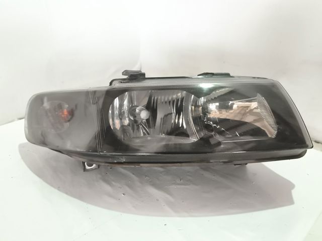 Luz direita 67742701 VAG