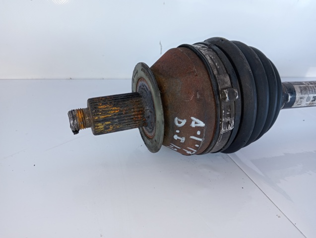 Semieixo (acionador) dianteiro esquerdo 6R0407761K VAG