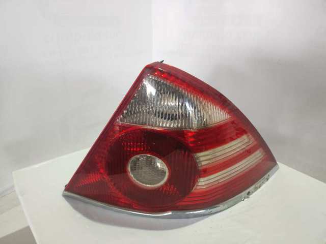 Lanterna traseira direita 6S7113404A FORD