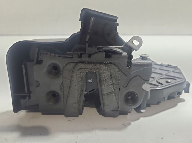 Fecho da porta dianteira direita 6W8A21812AD JAGUAR