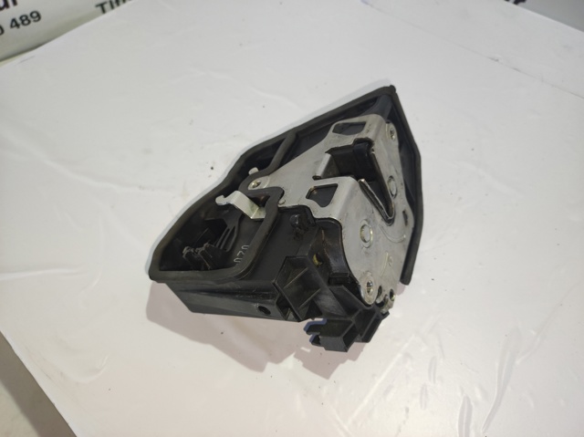 Fecho da porta traseira direita 7167070 BMW