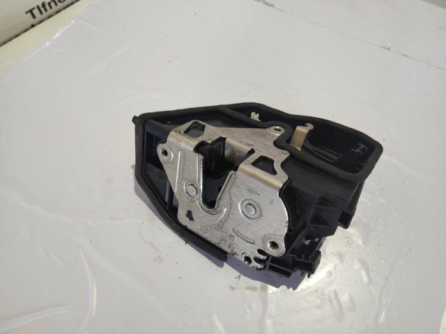 Fecho da porta dianteira esquerda 7167071 BMW