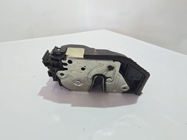 Fecho da porta dianteira esquerda 7202143 BMW
