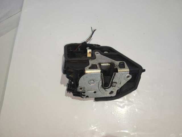 Fecho da porta dianteira direita 7202146 BMW